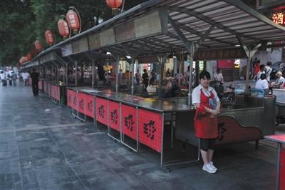 北京東華門(mén)夜市24日收攤后將永久閉市