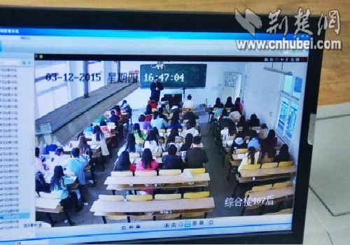 據(jù)了解,，去年3月,，武昌理工學(xué)院投資600余萬建設(shè)的校園監(jiān)控系統(tǒng)投入使用，實現(xiàn)了對整個校園,，每一間教室,、實驗室,，每一棟建筑樓的無縫全覆蓋。高清晰的監(jiān)控視頻可實時將課堂上的情況一目了然,，教師坐著上課或者照本宣科,，學(xué)生遲到早退、玩手機,、睡覺等違紀(jì)情況都會被查課教師記錄在案,，查實后將按校規(guī)處理或通報批評。