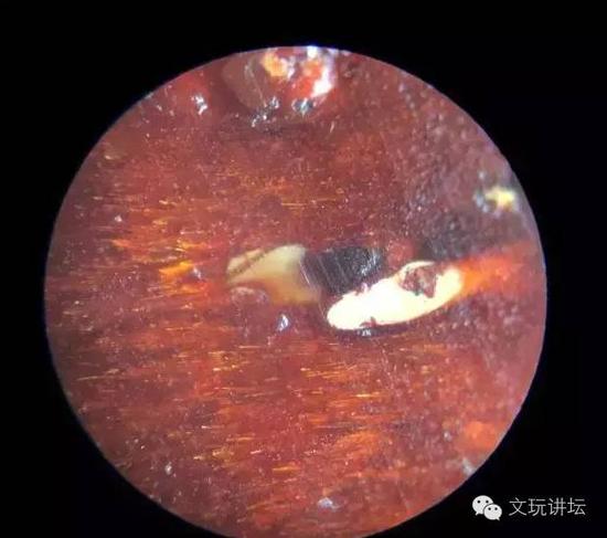 　　在上圖中心位置的兩處“金星”中,，左上為真金星，右下為假金星,。這是在本身有真金星的基礎(chǔ)上又進(jìn)行造假的,，使金星看上去更多