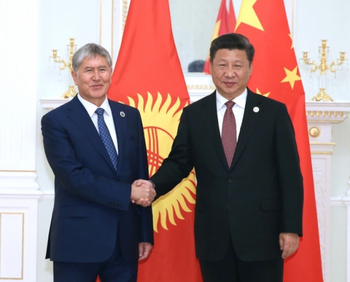 6月24日,，國家主席習近平在烏茲別克斯坦塔什干會見吉爾吉斯斯坦總統(tǒng)阿坦巴耶夫,。