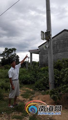 雷電擊壞電線桿和配電盒,。