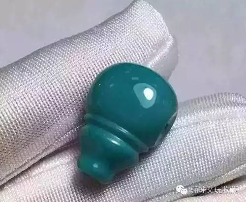 老油綠玉化級的三通,。瓷度,、光澤度堪稱完美