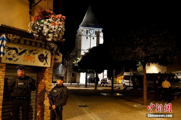 法國(guó)北部一教堂發(fā)生人質(zhì)劫持事件 3人死亡2