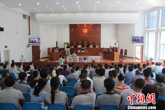 福建一村支書貪污扶貧資金受審300余名黨員干部旁聽(tīng)