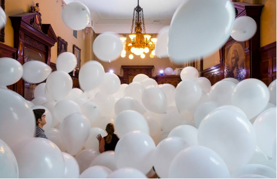 Work No。 2497 ‘Half The Air in a Given Space’ fromMartin Creed‘s summer installation THE BACK DOOR at Park Avenue Armory,， June 8 - August 7,， 2016。 （Photo： James Ewing）
