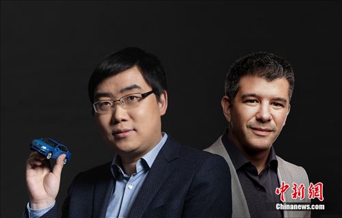 左：滴滴出行創(chuàng)始人兼CEO程維,。右：Uber創(chuàng)始人Travis Kalanick。
