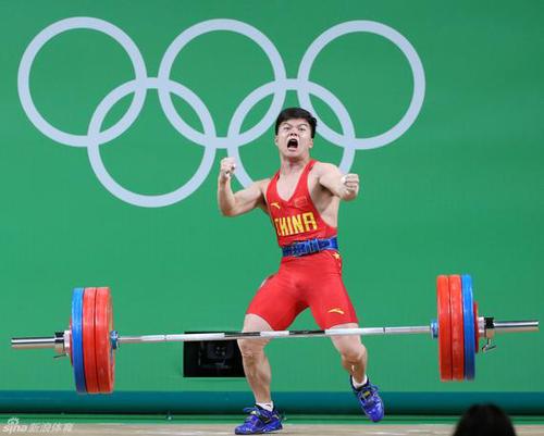 龍清泉霸氣慶祝