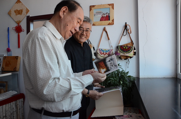瀏覽樺樹皮技藝相關(guān)書籍