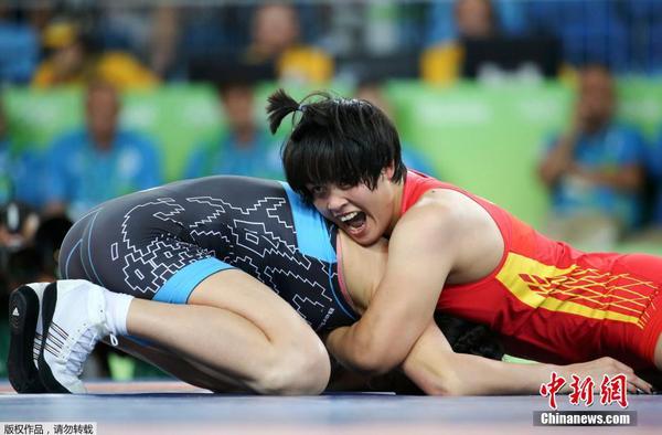 奧運(yùn)摔跤女子自由式75公斤級(jí)張鳳柳獲銅牌1