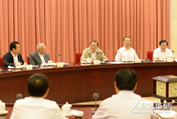 　　8月18日,，全國政協(xié)在北京召開第54次雙周協(xié)商座談會,，圍繞“國際科技合作與大科學(xué)計劃”建言獻(xiàn)策。全國政協(xié)主席俞正聲主持會議并講話。本報記者 姜貴東 攝