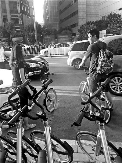 北京街頭現(xiàn)“網(wǎng)約自行車(chē)”