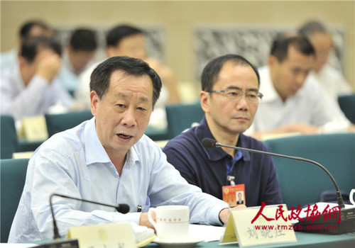 劉曉莊常委在“營造繁榮發(fā)展社會(huì)主義文藝的良好環(huán)境”專題分組討論會(huì)上發(fā)言
