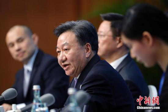 圖為姜增偉在會上回答記者提問,。 <a target='_blank' href='http://www.chinanews.com/'>中新社</a>記者 盛佳鵬 攝