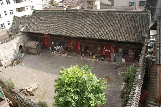 原文配圖：龍家民居舊貌,。