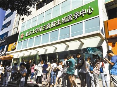 精子庫(kù)供不應(yīng)求 受捐家庭排隊(duì)一年