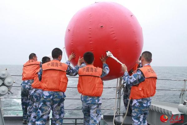 東海艦隊(duì)6艘戰(zhàn)艦開展實(shí)戰(zhàn)化訓(xùn)練 主副炮開火4