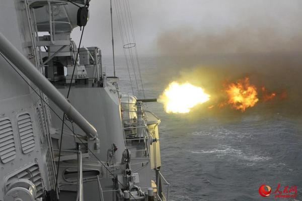 東海艦隊6艘戰(zhàn)艦開展實戰(zhàn)化訓練 主副炮開火