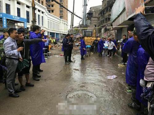 浙江溫州民房倒塌現(xiàn)場救出13人 其中8人已遇難