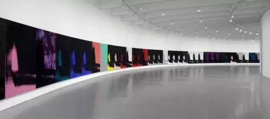 　　　安迪·沃霍爾,， 影子， 1978-1979,； 迪亞藝術(shù)基金會(huì),， 現(xiàn)場圖；迪亞比肯,， 紐約比肯?安迪·沃霍爾視覺藝術(shù)基金會(huì)/紐約藝術(shù)家版權(quán)協(xié)會(huì) （ARS） 攝影： 比爾·雅各布森