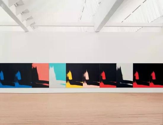 　　安迪·沃霍爾,， 影子， 1978-1979,； 迪亞藝術(shù)基金會(huì),， 現(xiàn)場圖；迪亞比肯,， 紐約比肯?安迪·沃霍爾視覺藝術(shù)基金會(huì)/紐約藝術(shù)家版權(quán)協(xié)會(huì) （ARS） 攝影： 比爾·雅各布森