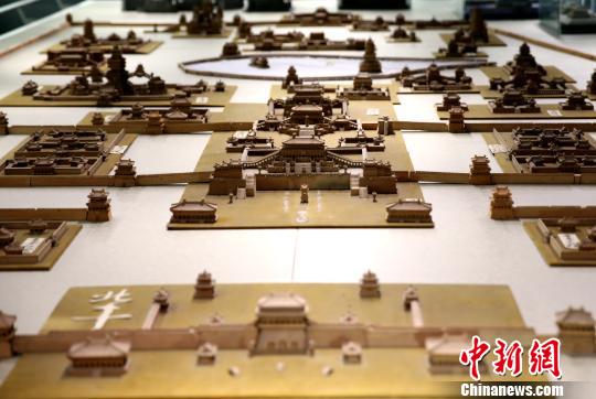 圖為磚雕大明宮全景,?！堖h　攝