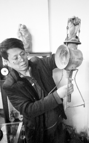 本組圖片攝影 石天蛟  王成武和他的燈具藏品,。