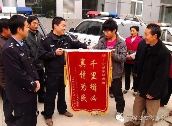 漢中農(nóng)民因妻子患病轉(zhuǎn)行盜墓 伙同他人倒賣國(guó)家文物128件