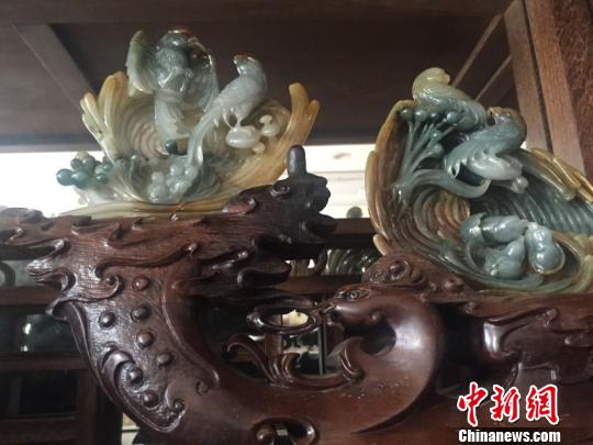 玉雕師董錦燦的《愛巢》翡翠雕?！×戊o 攝