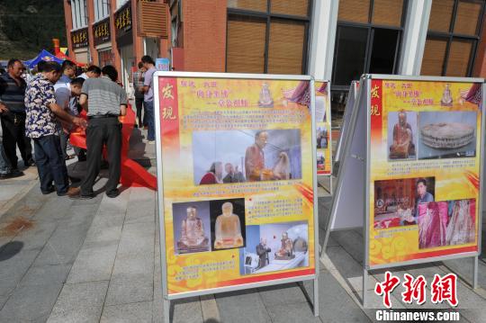 圖為10月28日，福建省大田縣舉行盼望章公祖師早日回歸故里簽名請(qǐng)?jiān)富顒?dòng),?！埍?攝