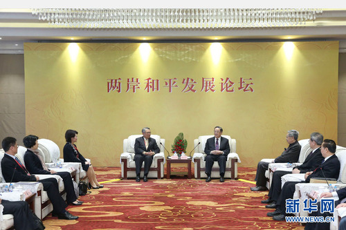 11月2日,，中共中央政治局常委、全國政協(xié)主席俞正聲在北京會見兩岸和平發(fā)展論壇部分代表和主辦單位負責人,。 新華社記者龐興雷攝