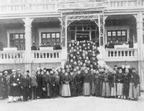 1924年12月4日中午,，孫中山與歡迎者在天津張園,。