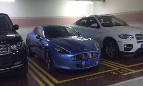 停車(chē)場(chǎng)設(shè)豪車(chē)專(zhuān)停區(qū)2
