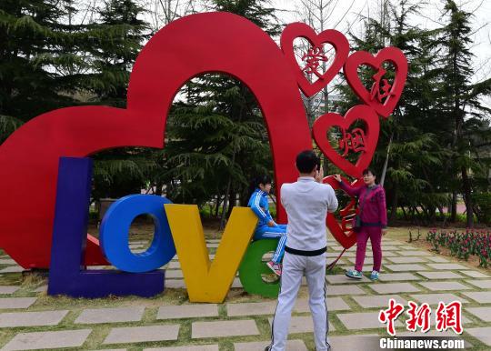 “愛在煙臺,，難以離開”，愛心成為煙臺的城市標簽,。(資料圖) 蔡紅文 攝