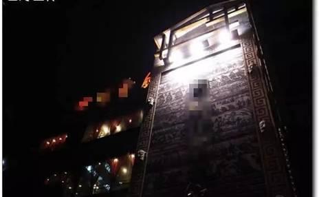 都說會所和五星級豪華飯店是胡亂擺設(shè)的重災(zāi)區(qū)，話音剛落,，四川某著名飯店的外墻就映入我們的眼簾,。這塊外墻裝飾古樸沉穩(wěn)，泱泱大氣,，圖上這種剪影式古人車馬出行圖特別能夠瞬間營造仿古氣勢,，一看就歷史悠久、逼格濃厚,，黑白模糊中蘊含著古跡那種時間流過的厚重感,。