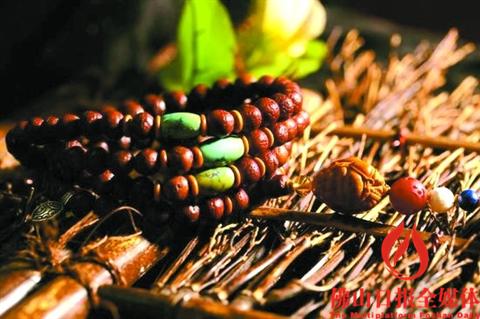 菩提手串、文玩核桃,。（資料圖片）