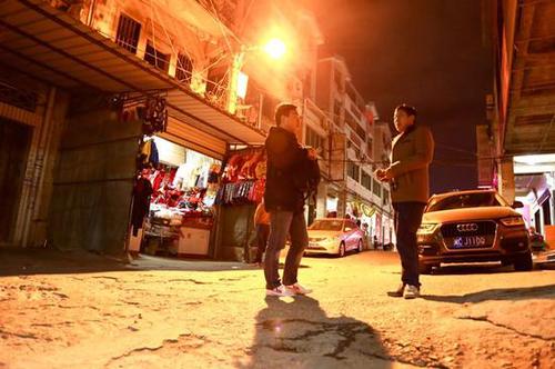 男嬰在母親懷里被搶走 警方7小時抓獲嫌犯
