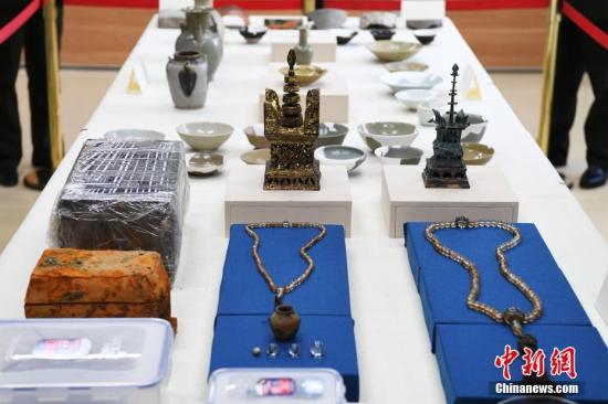 圖為隆平寺塔地宮出土的部分文物進(jìn)行集中展示,。 中新社記者 張亨偉 攝