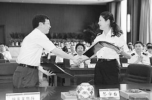 北京海關向北京市文物局移交罰沒文物現(xiàn)場,。