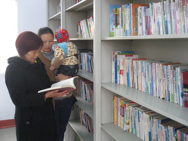 三、漢中市西鄉(xiāng)縣沙河社區(qū)為百姓設置的健康咨詢書屋,。人民政協網記者  張春莉  攝