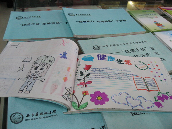 六,、西鄉(xiāng)縣城北小學學生健康手抄報集錦（圖三）。 人民政協(xié)網(wǎng)記者  張春莉  攝