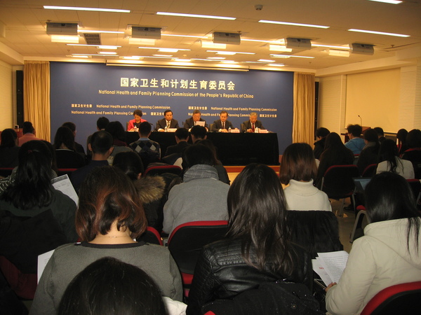 一、1月9日,，國家衛(wèi)生計生委召開新聞發(fā)布會,，通報2017年重點工作、在公立醫(yī)療機構藥品采購中推行“兩票制”有關情況,。人民政協(xié)網(wǎng)記者  張春莉  攝