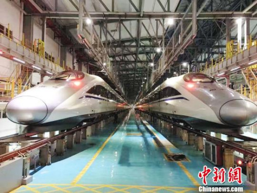 高鐵動(dòng)車成為貴州人“大交通時(shí)代”出行的重要方式,。　楊云 攝