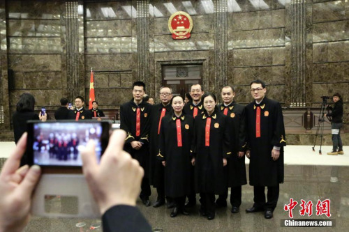 資料圖：新任法官合影留念,。<a target='_blank' href='http://www.chinanews.com/'>中新社</a>記者 李慧思 攝