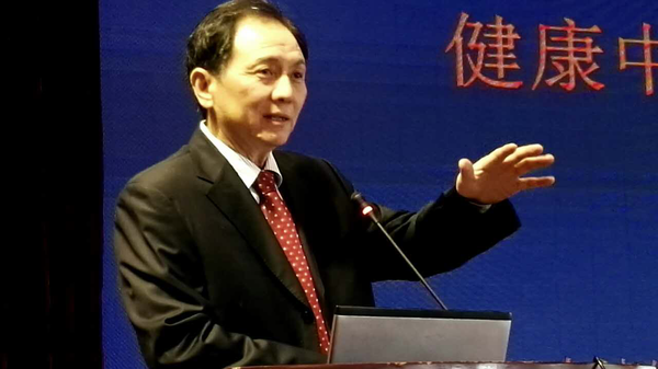 3,、國家衛(wèi)生計生委宣傳司原國家衛(wèi)生計生監(jiān)察專員、中國衛(wèi)生計生思想政治工作促進會副會長兼秘書長張健在主持“聽書記說”現(xiàn)場交流,。隨軍　攝影