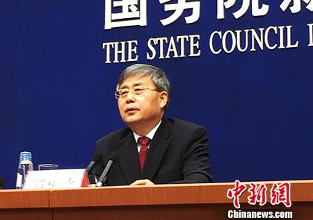 銀監(jiān)會主席郭樹清在國新辦新聞發(fā)布會現(xiàn)場。<a target='_blank' href='http://www.chinanews.com/' >中新網(wǎng)</a>記者李雨昕攝