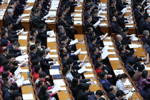 新華社照片,，北京,，2017年3月3日 
    全國政協(xié)十二屆五次會議在京開幕
    3月3日，中國人民政治協(xié)商會議第十二屆全國委員會第五次會議在北京人民大會堂開幕,。
    新華社記者 劉衛(wèi)兵 攝
