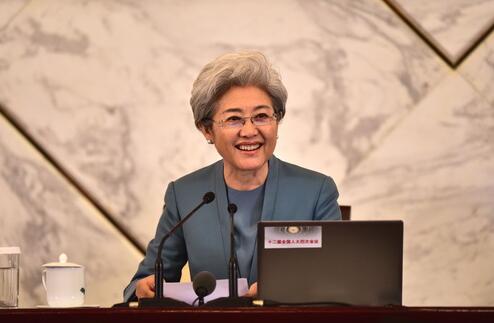 全國(guó)人大新聞發(fā)言人傅瑩妙答記者