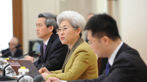 傅瑩：希望美國的政策調(diào)整對(duì)中美關(guān)系的影響是正面的、積極的