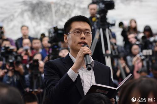 十二屆全國人大五次會議于3月4日上午11時在人民大會堂新聞發(fā)布廳舉行新聞發(fā)布會,，由大會發(fā)言人傅瑩就大會議程和人大工作相關(guān)的問題回答中外記者的提問。圖為中央人民廣播電臺記者提問,。人民網(wǎng)記者 張啟川 攝