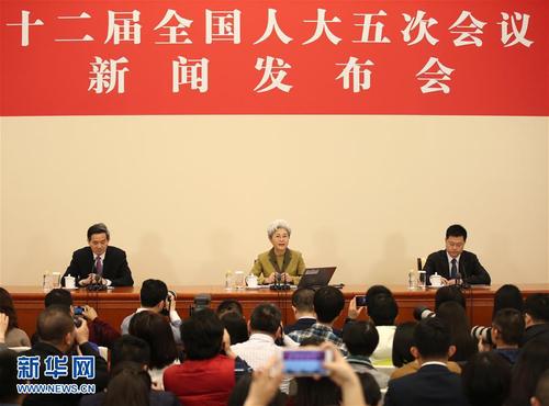 3月4日,，十二屆全國(guó)人大五次會(huì)議在北京人民大會(huì)堂舉行新聞發(fā)布會(huì)。大會(huì)發(fā)言人傅瑩就大會(huì)議程和人大工作相關(guān)的問題回答中外記者的提問,。新華社記者 金立旺 攝